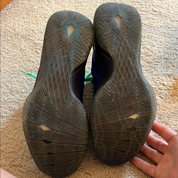 Nike men’s Blue and Green Athletic Shoes - Picture 7 of 8